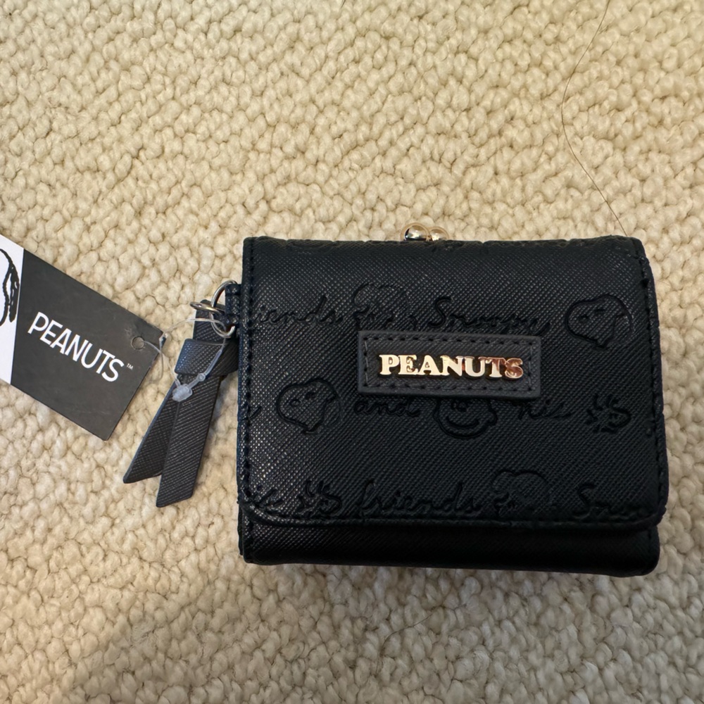 Peanuts wallet